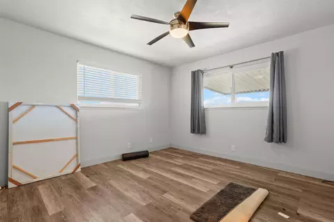 Bedroom - 13497 Old Oregon Trl, Redding, CA 96003 photo 1 of 6