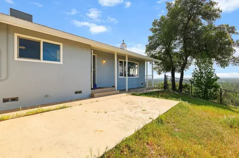 Exterior - 13497 Old Oregon Trl, Redding, CA 96003 photo 2 of 11