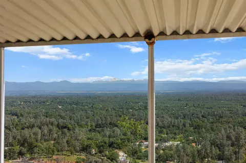 Exterior - 13497 Old Oregon Trl, Redding, CA 96003 photo 6 of 11