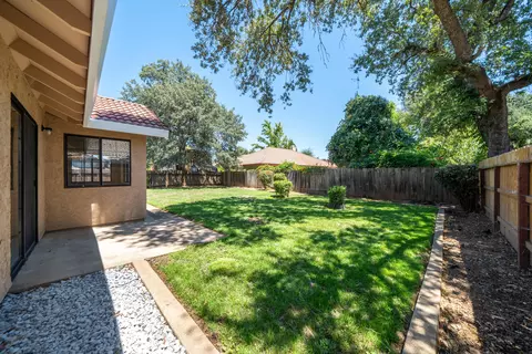 Exterior - 3535 Somerset Ave, Redding, CA 96002 photo 5 of 8