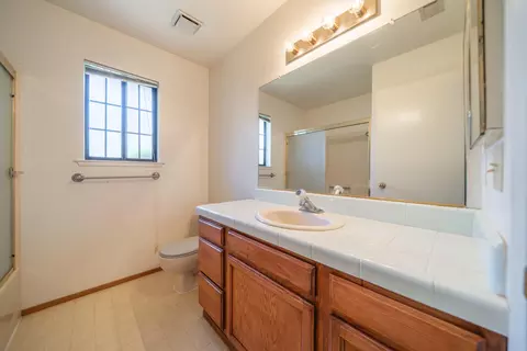 Bath - 3535 Somerset Ave, Redding, CA 96002 photo 1 of 4