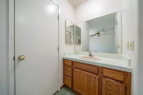 Bath - 3535 Somerset Ave, Redding, CA 96002 photo 3 of 4