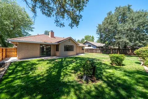 Exterior - 3535 Somerset Ave, Redding, CA 96002 photo 4 of 8