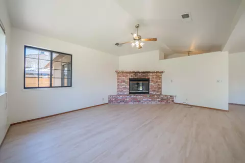 Living - 3535 Somerset Ave, Redding, CA 96002 photo 2 of 5