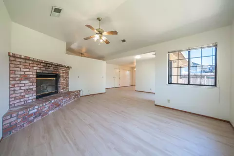 Living - 3535 Somerset Ave, Redding, CA 96002 photo 3 of 5