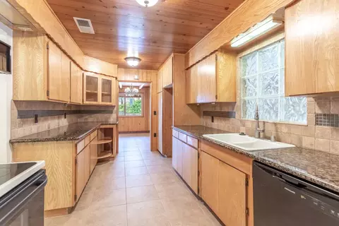 Kitchen - 20124 Old Alturas Rd, Redding, CA 96003 photo 1 of 2