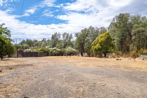 Exterior - 20124 Old Alturas Rd, Redding, CA 96003 photo 3 of 13