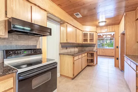 Kitchen - 20124 Old Alturas Rd, Redding, CA 96003 photo 2 of 2