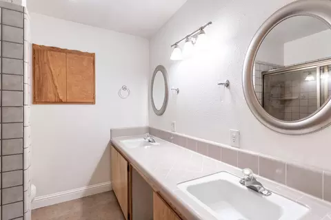 Bath - 20124 Old Alturas Rd, Redding, CA 96003 photo 3 of 5