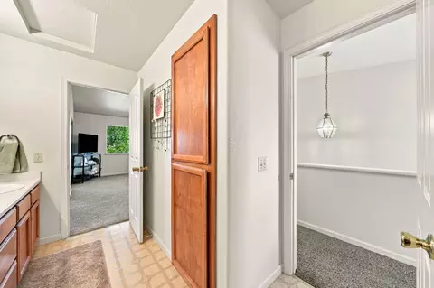 Entry Way - 1088 Burton Dr, Redding, CA 96003 photo 4 of 5