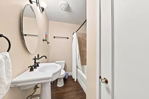 Bath - 940 Cedar St, Red Bluff, CA 96080 photo 3 of 3
