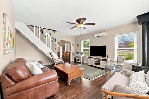 Living - 940 Cedar St, Red Bluff, CA 96080 photo 2 of 5