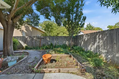 Exterior - 940 Cedar St, Red Bluff, CA 96080 photo 4 of 8