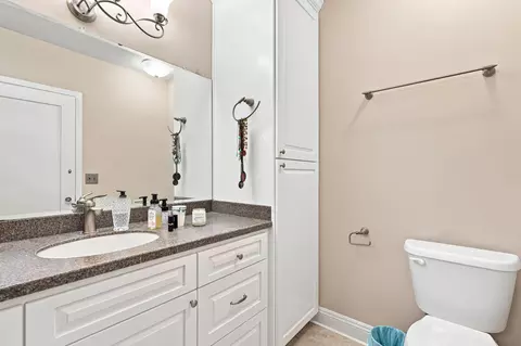 Bath - 940 Cedar St, Red Bluff, CA 96080 photo 2 of 3