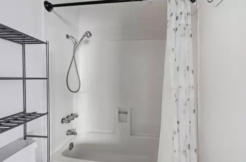 Bath - 743 Coffeeberry Ln, Redding, CA 96003 photo 3 of 4