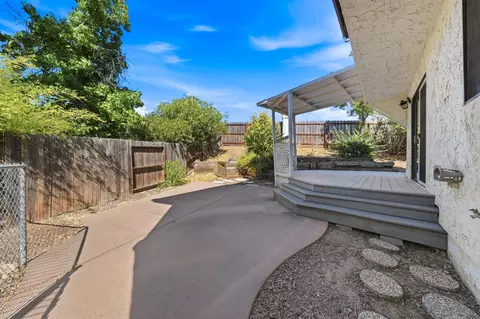 Exterior - 743 Coffeeberry Ln, Redding, CA 96003 photo 5 of 8