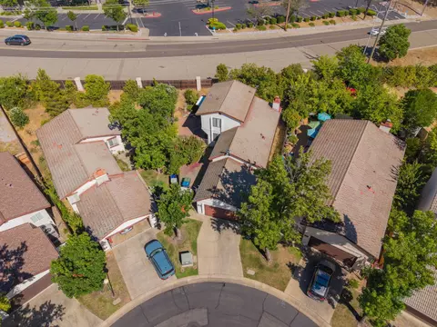 View/Area - 743 Coffeeberry Ln, Redding, CA 96003 photo 4 of 6