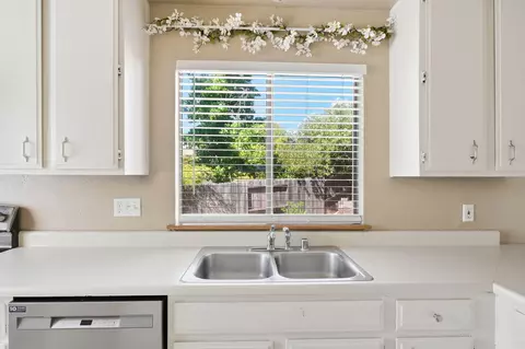 Kitchen - 743 Coffeeberry Ln, Redding, CA 96003 photo 2 of 4
