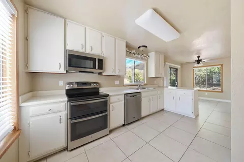 Kitchen - 743 Coffeeberry Ln, Redding, CA 96003 photo 3 of 4