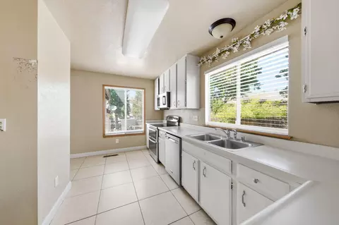 Kitchen - 743 Coffeeberry Ln, Redding, CA 96003 photo 1 of 4