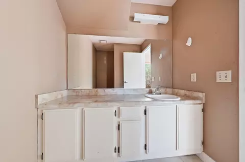 Bath - 743 Coffeeberry Ln, Redding, CA 96003 photo 1 of 4