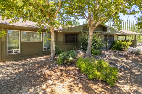 Exterior - 1664 Victor Ave, Redding, CA 96002 photo 3 of 11