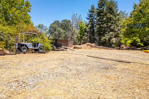 Exterior - 1664 Victor Ave, Redding, CA 96002 photo 7 of 11