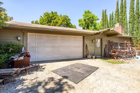 Exterior - 1664 Victor Ave, Redding, CA 96002 photo 5 of 11