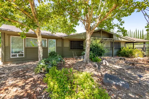 Exterior - 1664 Victor Ave, Redding, CA 96002 photo 11 of 11