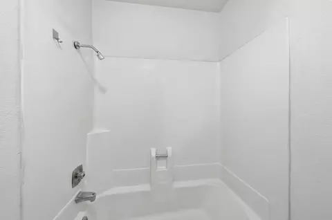 Bath - 3394 Cessna Dr, Redding, CA 96001 photo 2 of 4