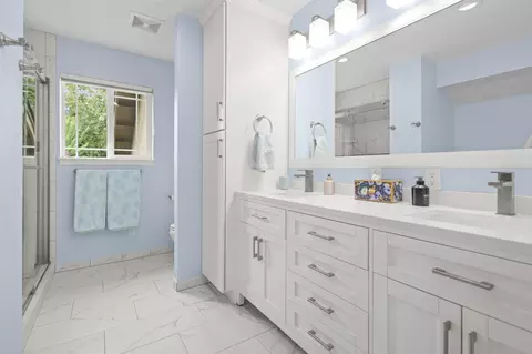 Bath - 672 Reddington Dr, Redding, CA 96003 photo 3 of 5