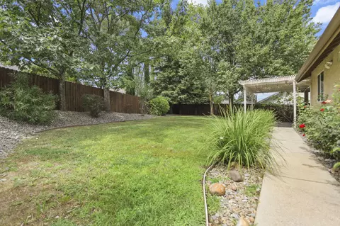 Exterior - 672 Reddington Dr, Redding, CA 96003 photo 5 of 5