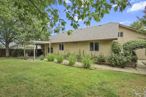 Exterior - 672 Reddington Dr, Redding, CA 96003 photo 3 of 5