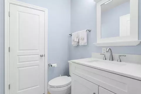 Bath - 672 Reddington Dr, Redding, CA 96003 photo 1 of 5