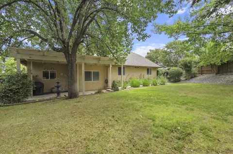 Exterior - 672 Reddington Dr, Redding, CA 96003 photo 4 of 5