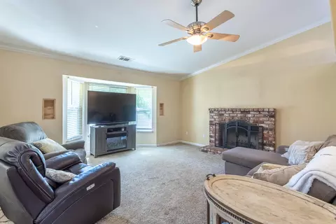 Living - 2638 Evergreen Way, Redding, CA 96001 photo 1 of 3