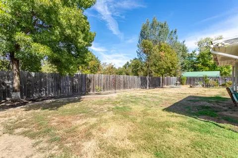 Exterior - 2638 Evergreen Way, Redding, CA 96001 photo 8 of 9