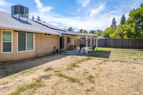 Exterior - 2638 Evergreen Way, Redding, CA 96001 photo 4 of 9