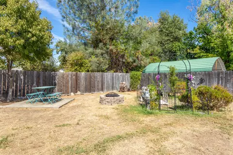 Exterior - 2638 Evergreen Way, Redding, CA 96001 photo 6 of 9