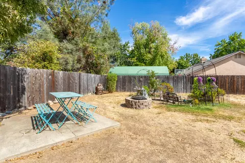 Exterior - 2638 Evergreen Way, Redding, CA 96001 photo 5 of 9