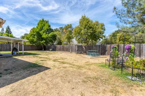 Exterior - 2638 Evergreen Way, Redding, CA 96001 photo 7 of 9