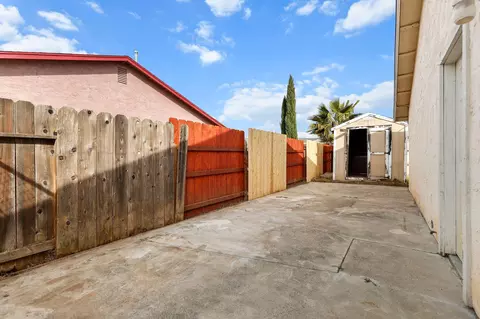 Exterior - 2180 Gentry Way, Red Bluff, CA 96080 photo 7 of 9