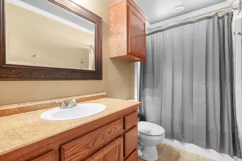 Bath - 2180 Gentry Way, Red Bluff, CA 96080 photo 1 of 2