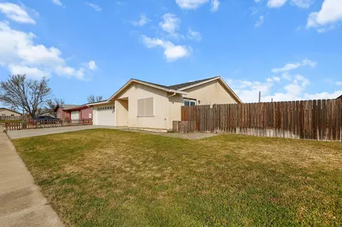 Exterior - 2180 Gentry Way, Red Bluff, CA 96080 photo 9 of 9