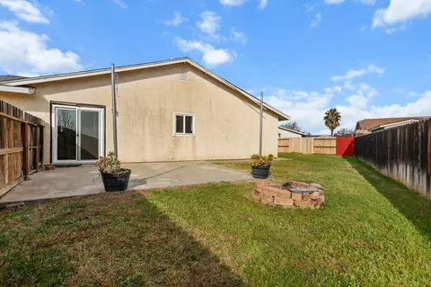 Exterior - 2180 Gentry Way, Red Bluff, CA 96080 photo 4 of 9