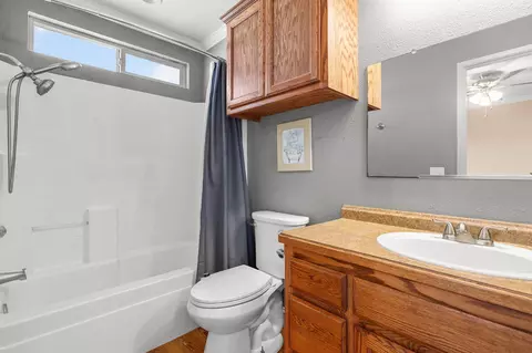 Bath - 2180 Gentry Way, Red Bluff, CA 96080 photo 2 of 2