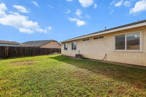 Exterior - 2180 Gentry Way, Red Bluff, CA 96080 photo 3 of 9