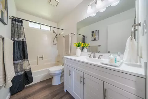 Bath - 3447 Odin Ct, Redding, CA 96002 photo 2 of 2