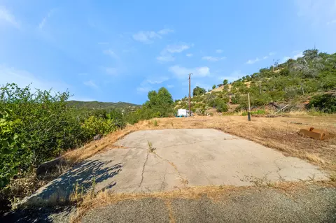 15944 Ganim Ln, Redding, CA 96001 photo 2