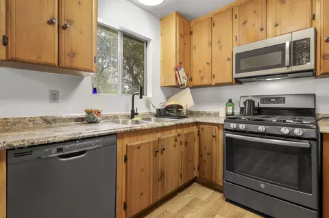 Kitchen - 12045 Lake Blvd, Redding, CA 96003 photo 3 of 4